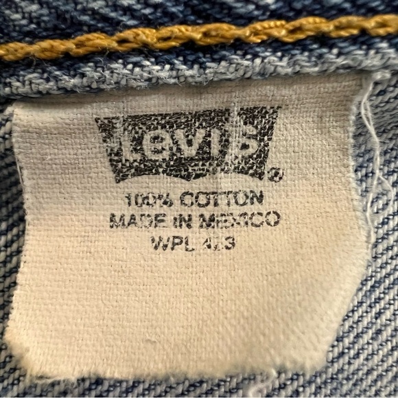 Vintage Levis Cut Off Denim Shorts Distressed Button Fly Size 31 - Picture 10 of 10